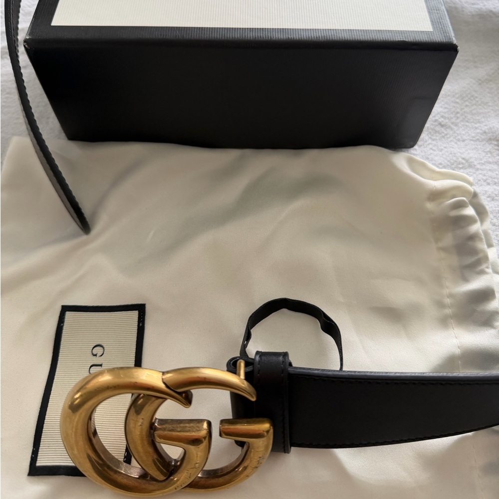 Black Gucci belt in great condition for sale! - Picture 4 of 4